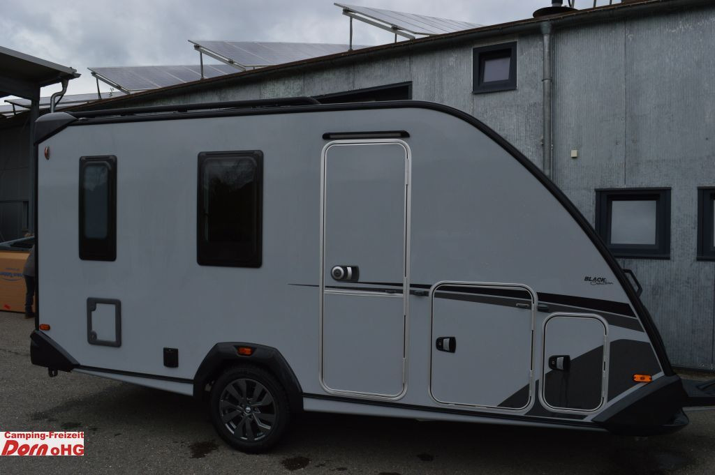 Knaus Sport&Fun 480 QL Black Selection Auflastung 1700 - Причіп дача: фото 1 Knaus Sport&Fun 480 QL Black Selection Auflastung 1700 - Причіп дача: фото 1