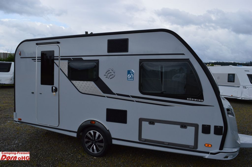 Knaus Südwind 420 QD 60 YEARS Kühlschrank 142l - Причіп дача: фото 1 Knaus Südwind 420 QD 60 YEARS Kühlschrank 142l - Причіп дача: фото 1