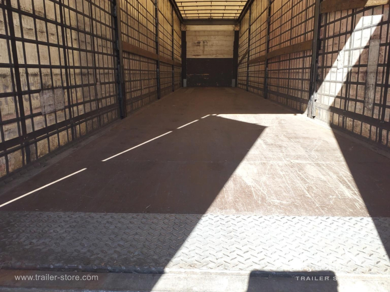 SCHMITZ Curtainsider Standard - Тентований напівпричіп: фото 3 SCHMITZ Curtainsider Standard - Тентований напівпричіп: фото 3