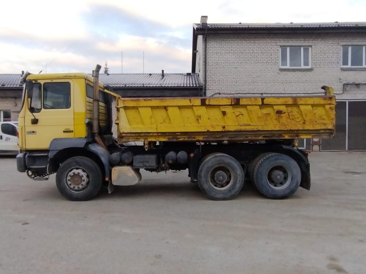 MAN 26.403 - Самоскид вантажівка: фото 5 MAN 26.403 - Самоскид вантажівка: фото 5