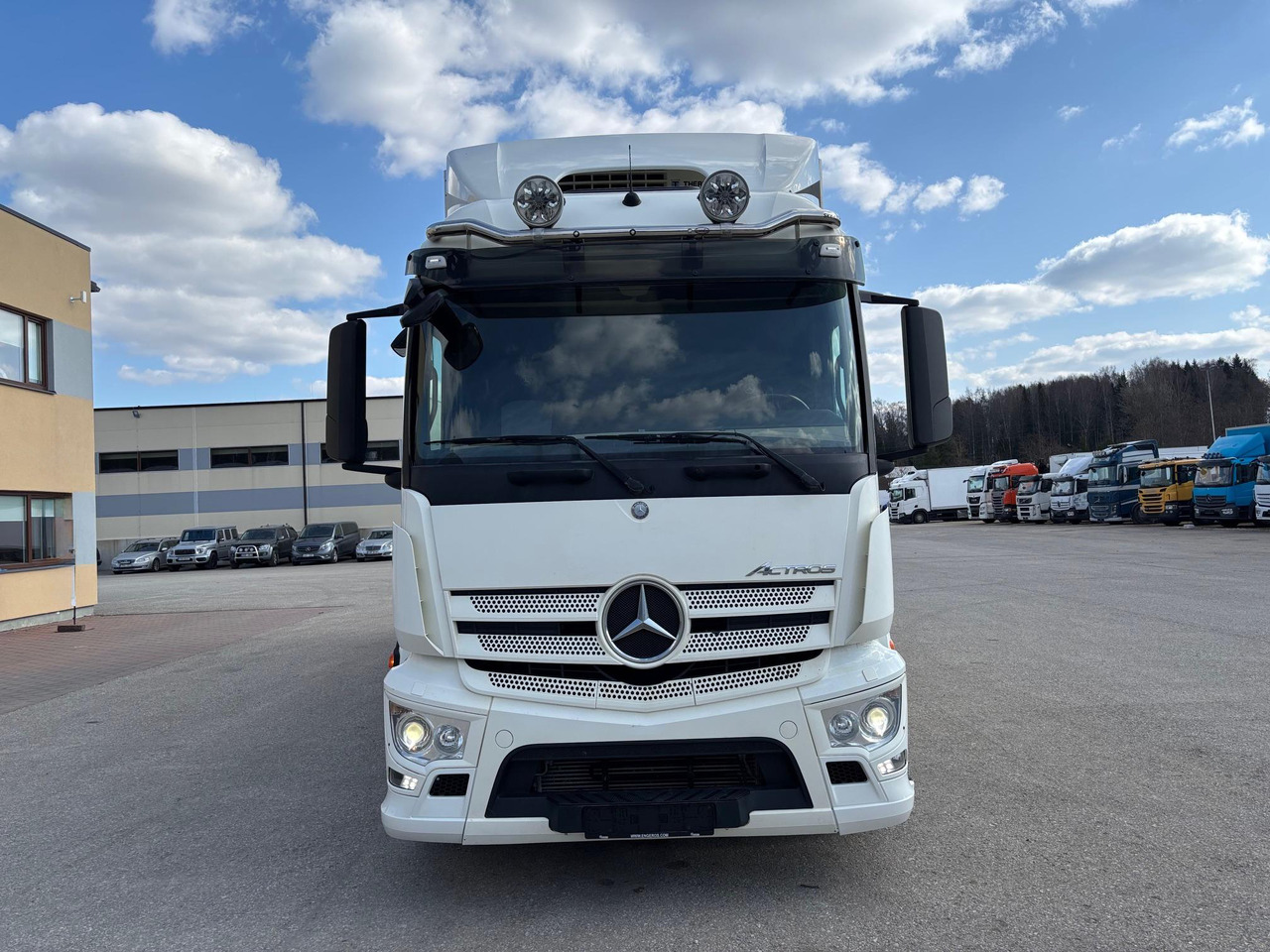 MERCEDES-BENZ ACTROS 1835 - Вантажівка з закритим кузовом: фото 4 MERCEDES-BENZ ACTROS 1835 - Вантажівка з закритим кузовом: фото 4