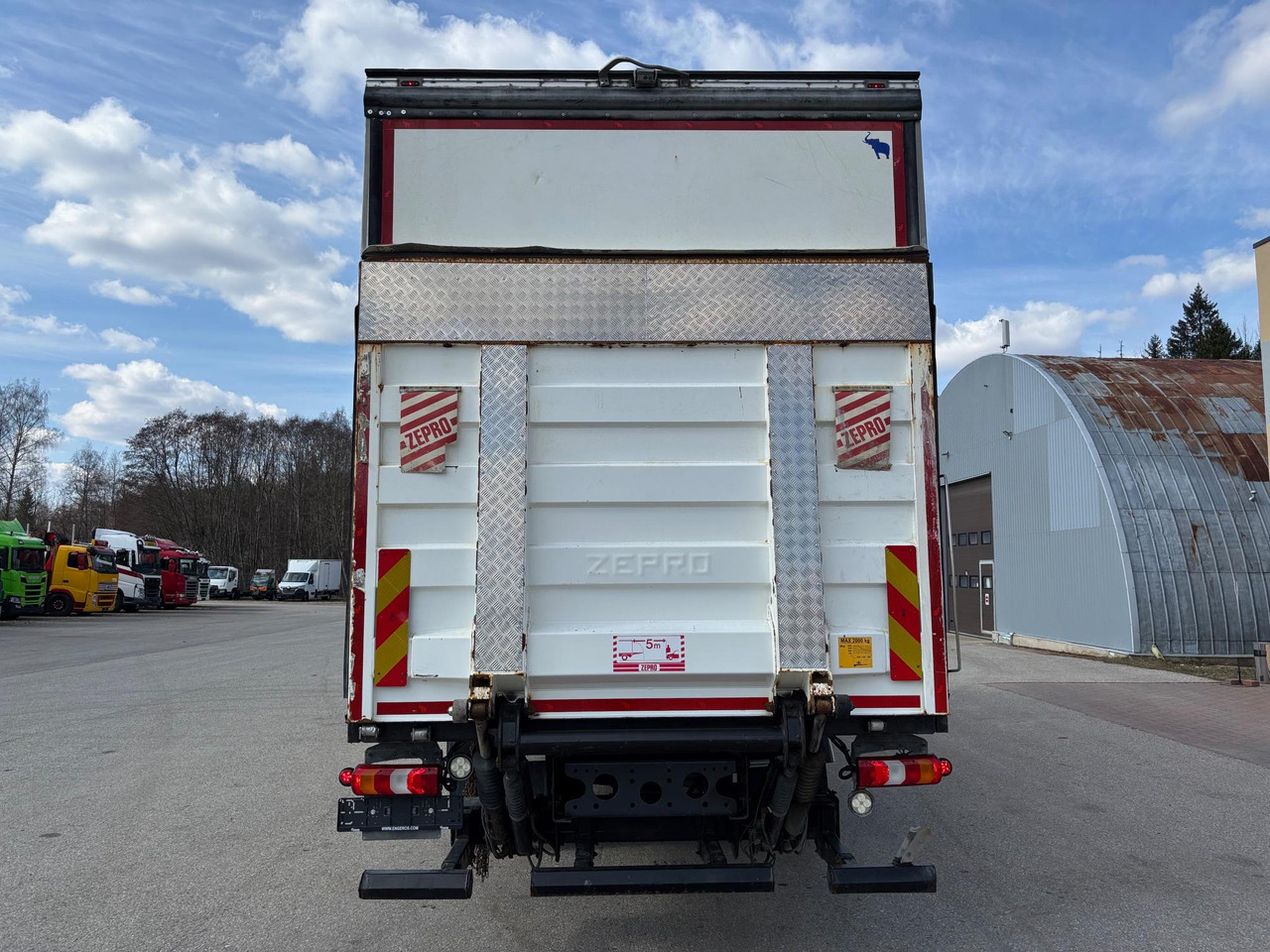 MERCEDES-BENZ ACTROS 1835 - Вантажівка з закритим кузовом: фото 5 MERCEDES-BENZ ACTROS 1835 - Вантажівка з закритим кузовом: фото 5