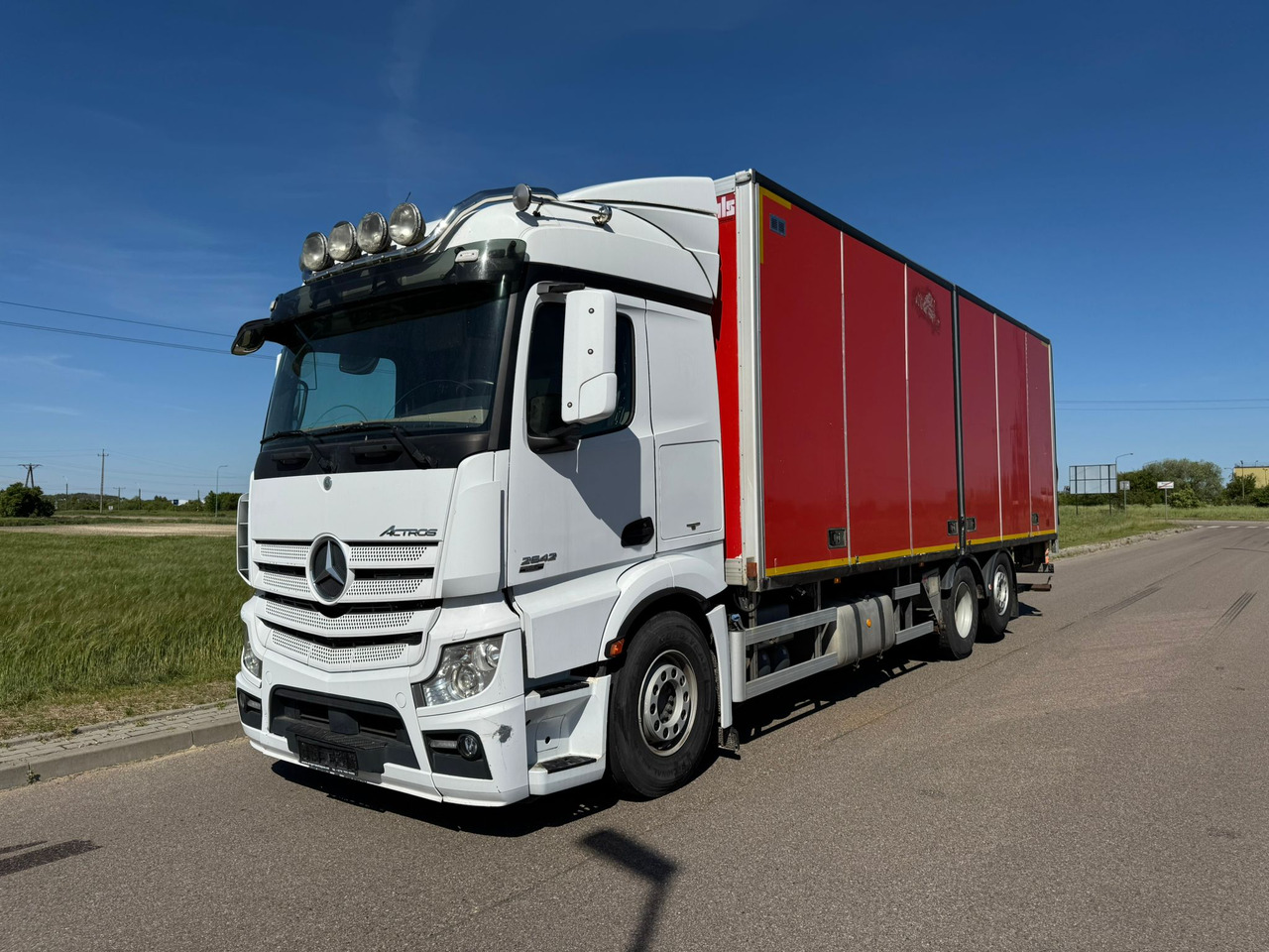 MERCEDES-BENZ ACTROS 2542 - Вантажівка з закритим кузовом: фото 2 MERCEDES-BENZ ACTROS 2542 - Вантажівка з закритим кузовом: фото 2