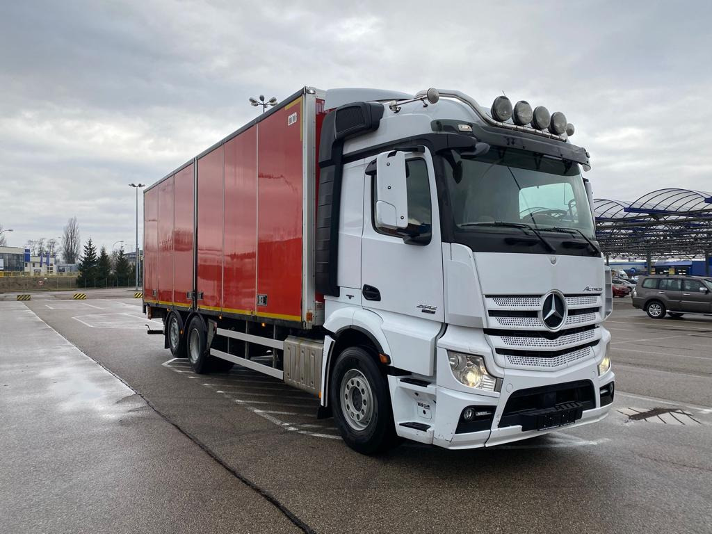 MERCEDES-BENZ ACTROS 2542 - Вантажівка з закритим кузовом: фото 1 MERCEDES-BENZ ACTROS 2542 - Вантажівка з закритим кузовом: фото 1