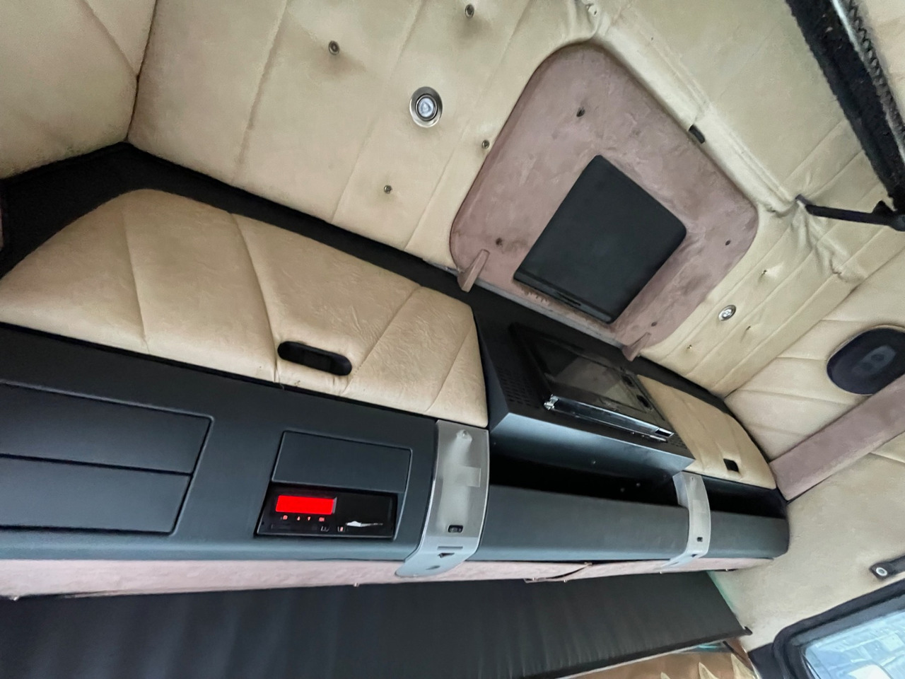 Тягач MAN TGX 28.560: фото 8