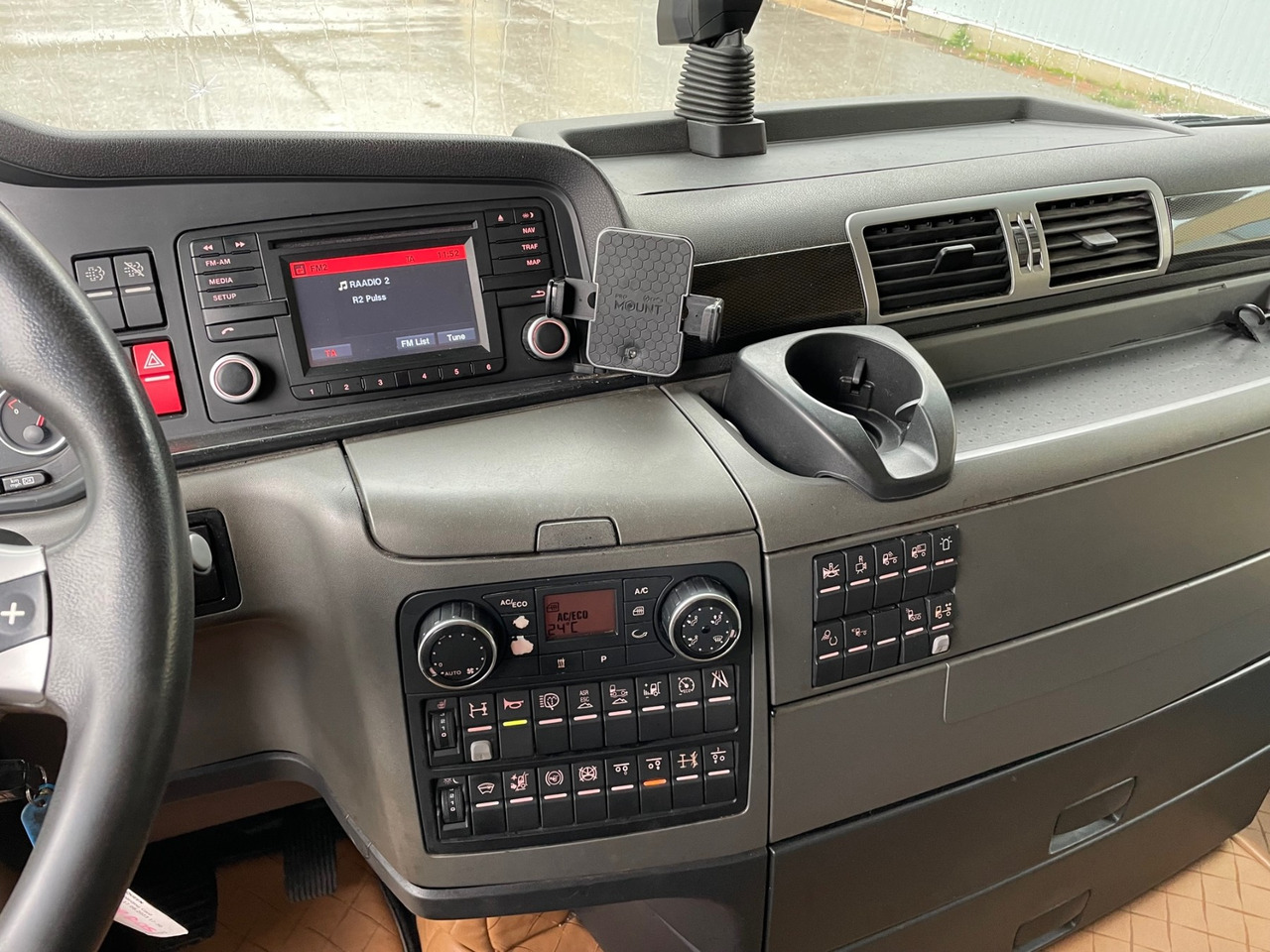 Тягач MAN TGX 28.560: фото 10