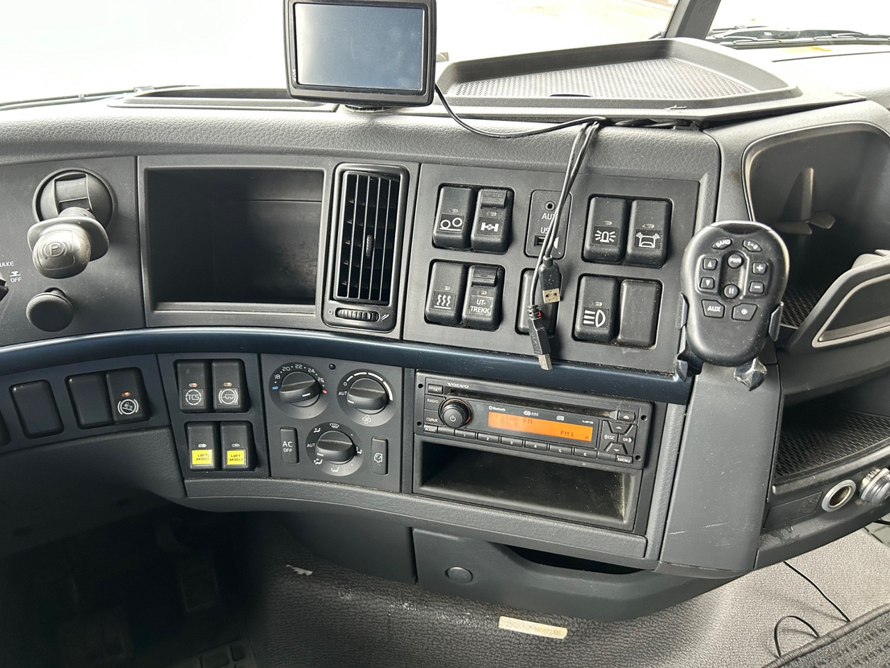 Бортова вантажівка/ Платформа, Вантажівка з маніпулятором VOLVO FH460: фото 22