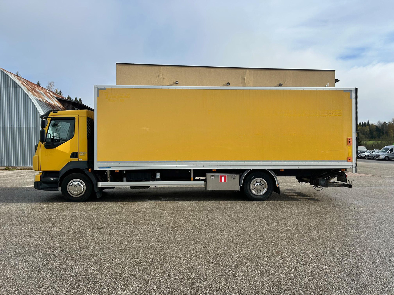 VOLVO FL250 - Вантажівка з закритим кузовом: фото 2 VOLVO FL250 - Вантажівка з закритим кузовом: фото 2