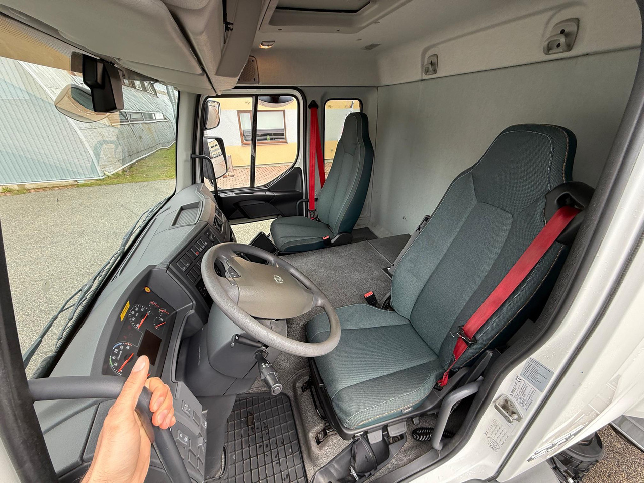 VOLVO FL250 - Вантажівка з закритим кузовом: фото 5 VOLVO FL250 - Вантажівка з закритим кузовом: фото 5
