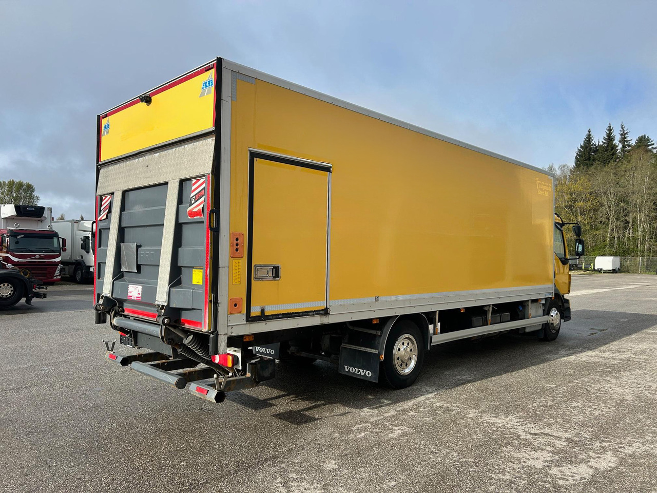VOLVO FL250 - Вантажівка з закритим кузовом: фото 5 VOLVO FL250 - Вантажівка з закритим кузовом: фото 5