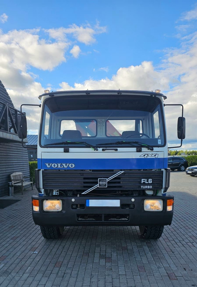 VOLVO FL614 - Бортова вантажівка/ Платформа, Вантажівка з маніпулятором: фото 2 VOLVO FL614 - Бортова вантажівка/ Платформа, Вантажівка з маніпулятором: фото 2