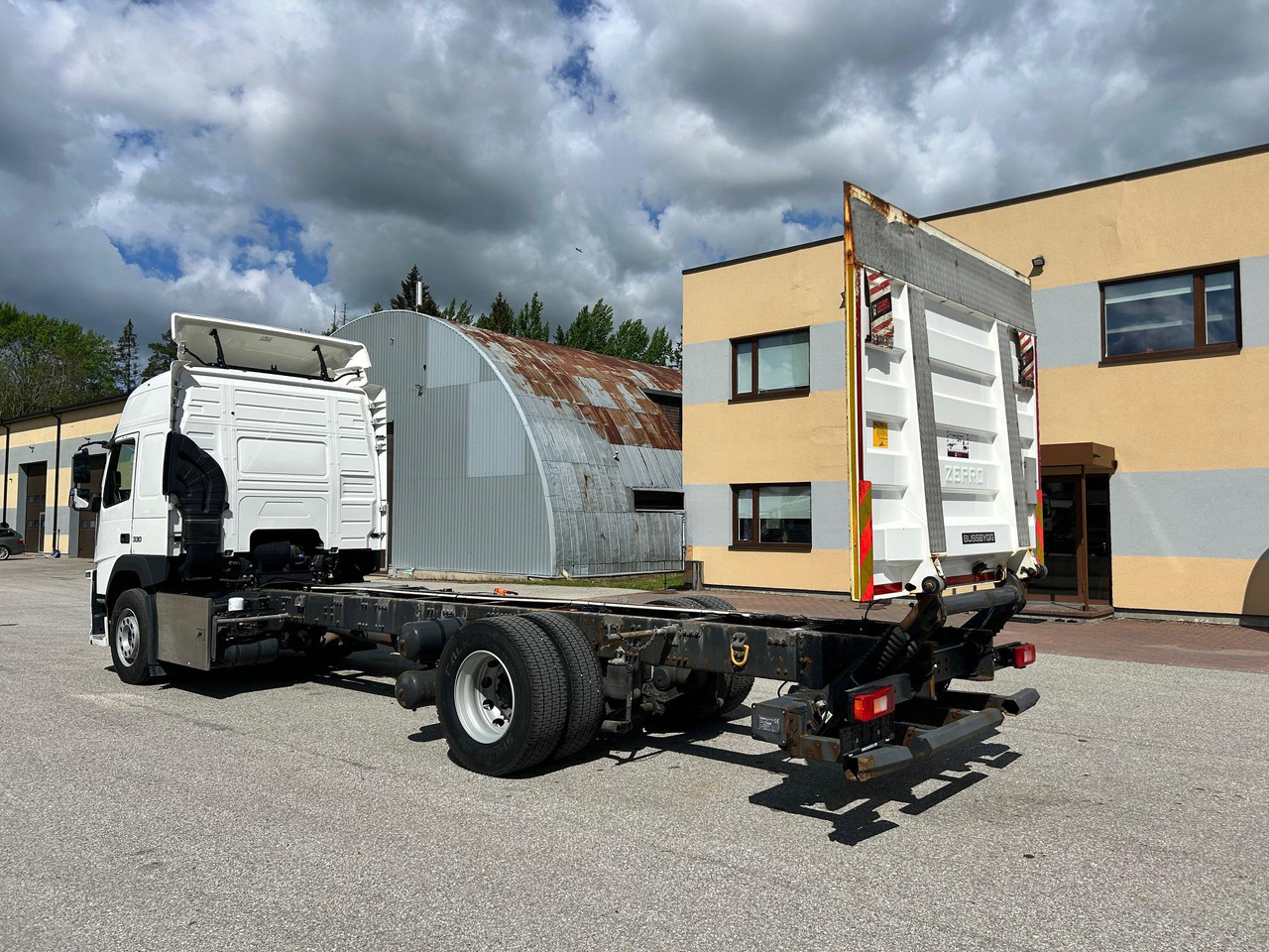 VOLVO FM330 - Вантажівка шасі: фото 5 VOLVO FM330 - Вантажівка шасі: фото 5