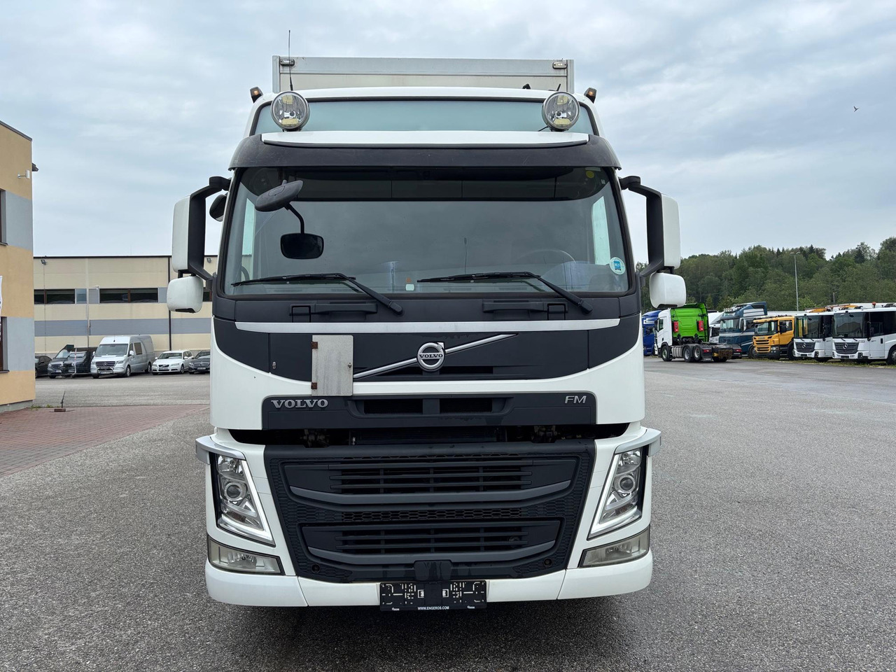 VOLVO FM330 - Вантажівка з закритим кузовом: фото 2 VOLVO FM330 - Вантажівка з закритим кузовом: фото 2