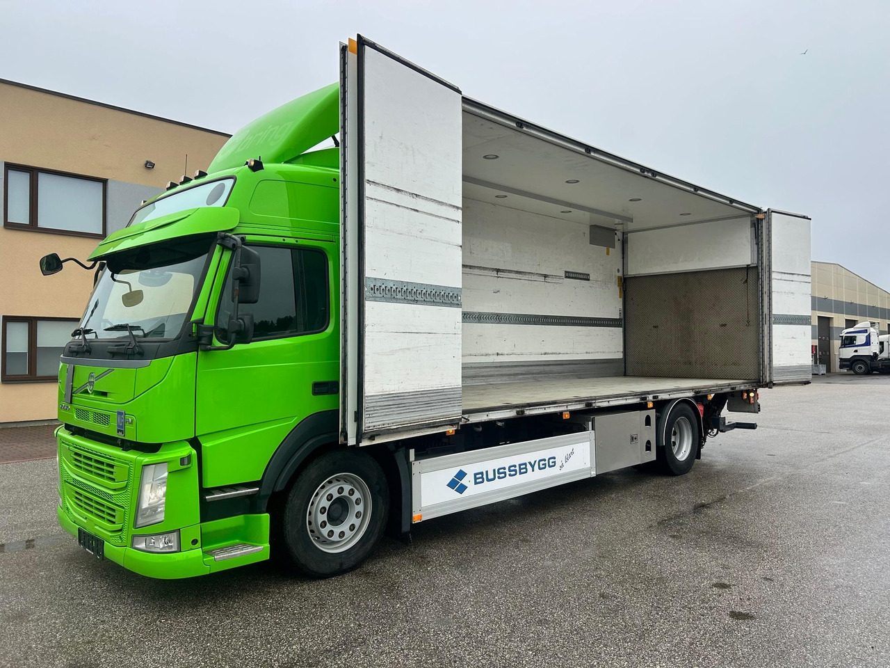 VOLVO FM330 - Вантажівка з закритим кузовом: фото 3 VOLVO FM330 - Вантажівка з закритим кузовом: фото 3
