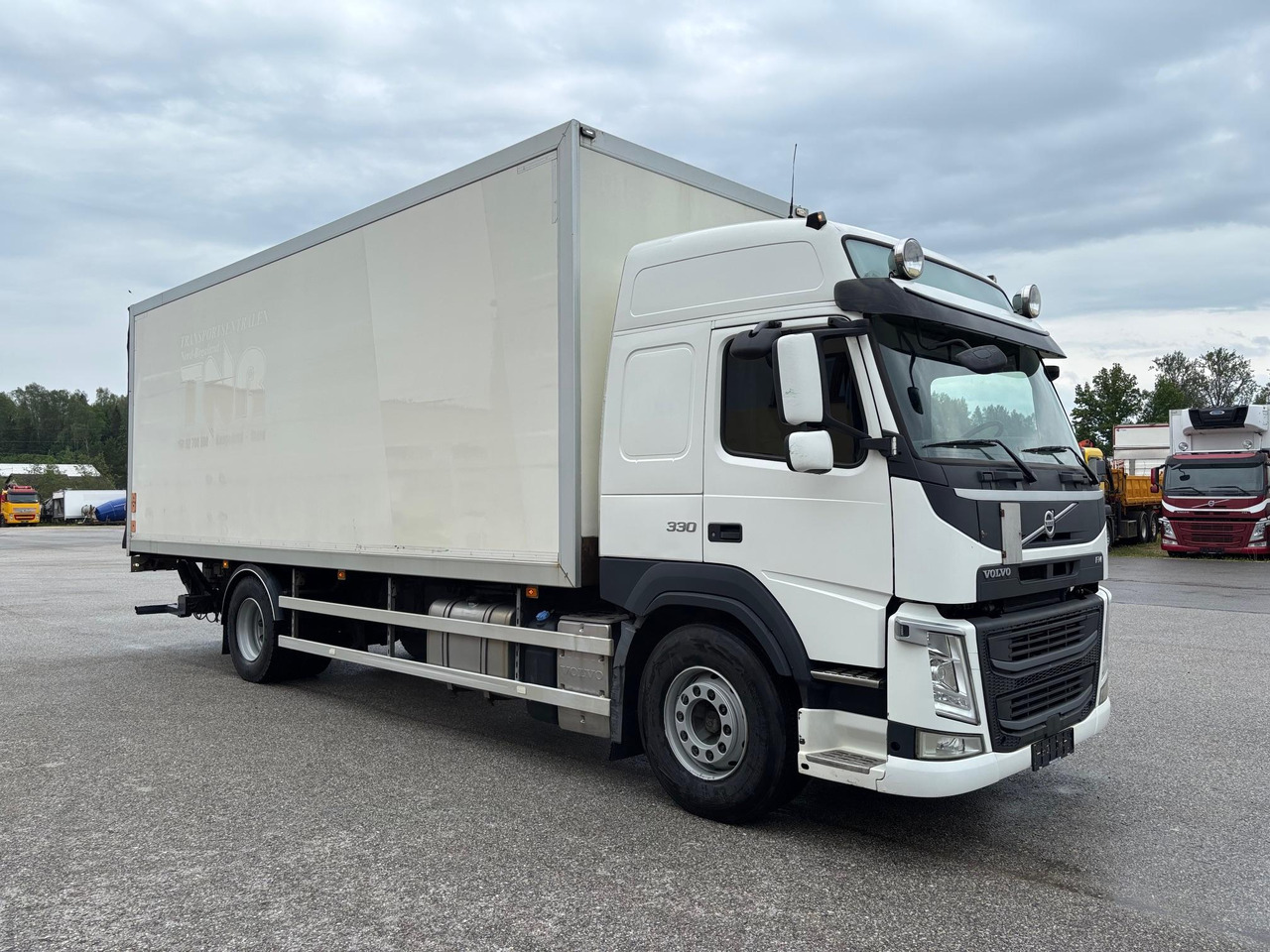 VOLVO FM330 - Вантажівка з закритим кузовом: фото 1 VOLVO FM330 - Вантажівка з закритим кузовом: фото 1