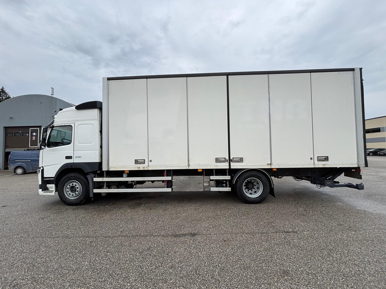 VOLVO FM330 - Вантажівка з закритим кузовом: фото 5 VOLVO FM330 - Вантажівка з закритим кузовом: фото 5