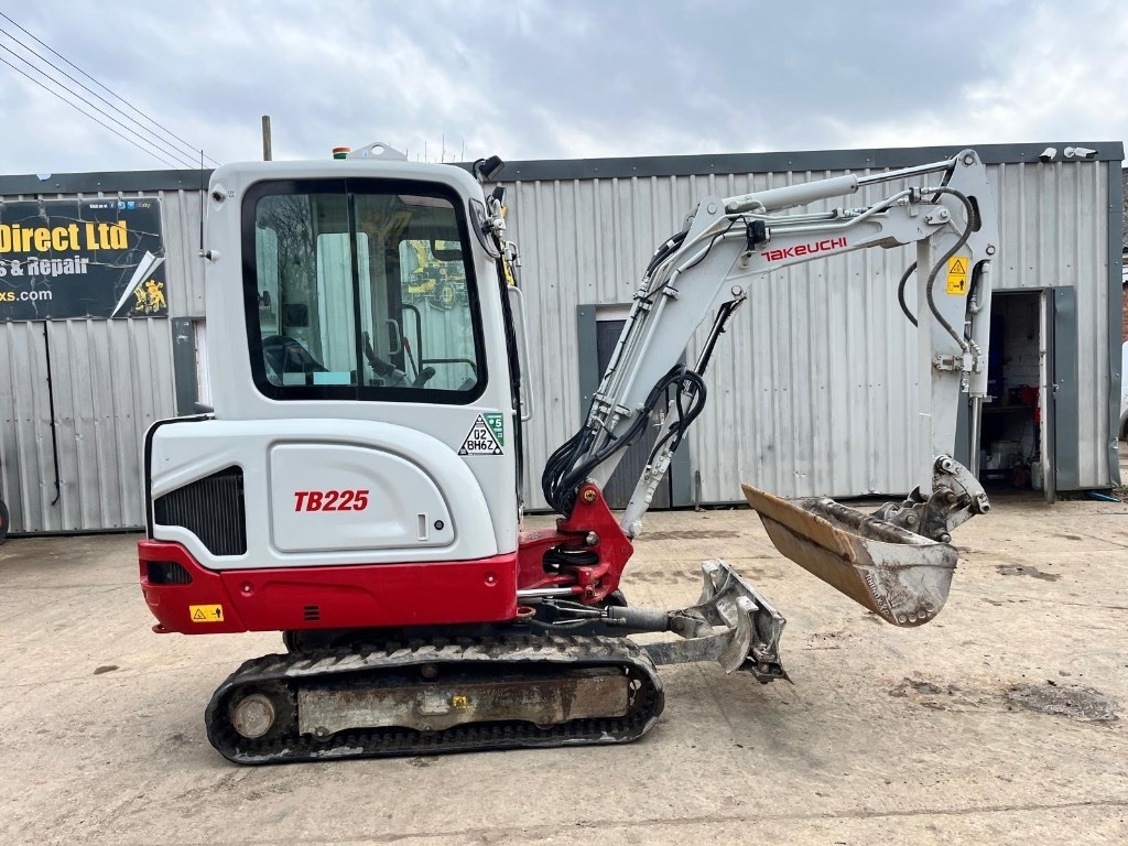 Takeuchi TB 225 - Міні-екскаватор: фото 1 Takeuchi TB 225 - Міні-екскаватор: фото 1