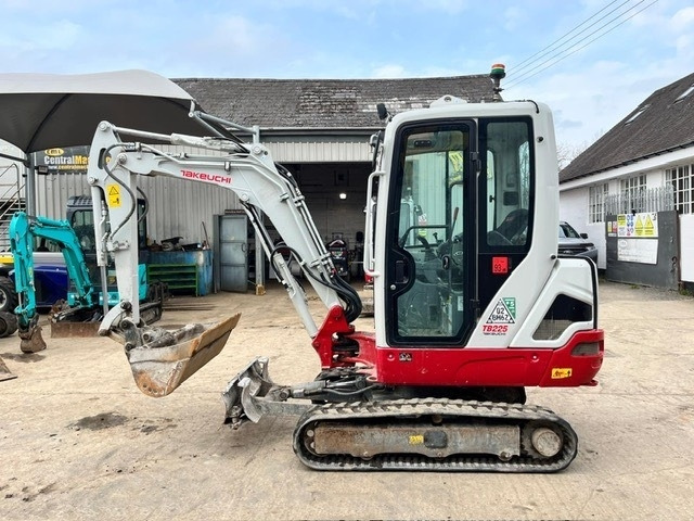 Takeuchi TB 225 - Міні-екскаватор: фото 5 Takeuchi TB 225 - Міні-екскаватор: фото 5