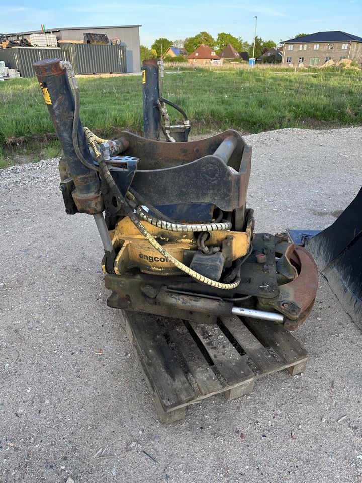 ENGCON EC 30 - S80 GR30 -S80 - SVAB Engcon Rototilt - Tiltrotator - Тилтротатор: фото 1 ENGCON EC 30 - S80 GR30 -S80 - SVAB Engcon Rototilt - Tiltrotator - Тилтротатор: фото 1