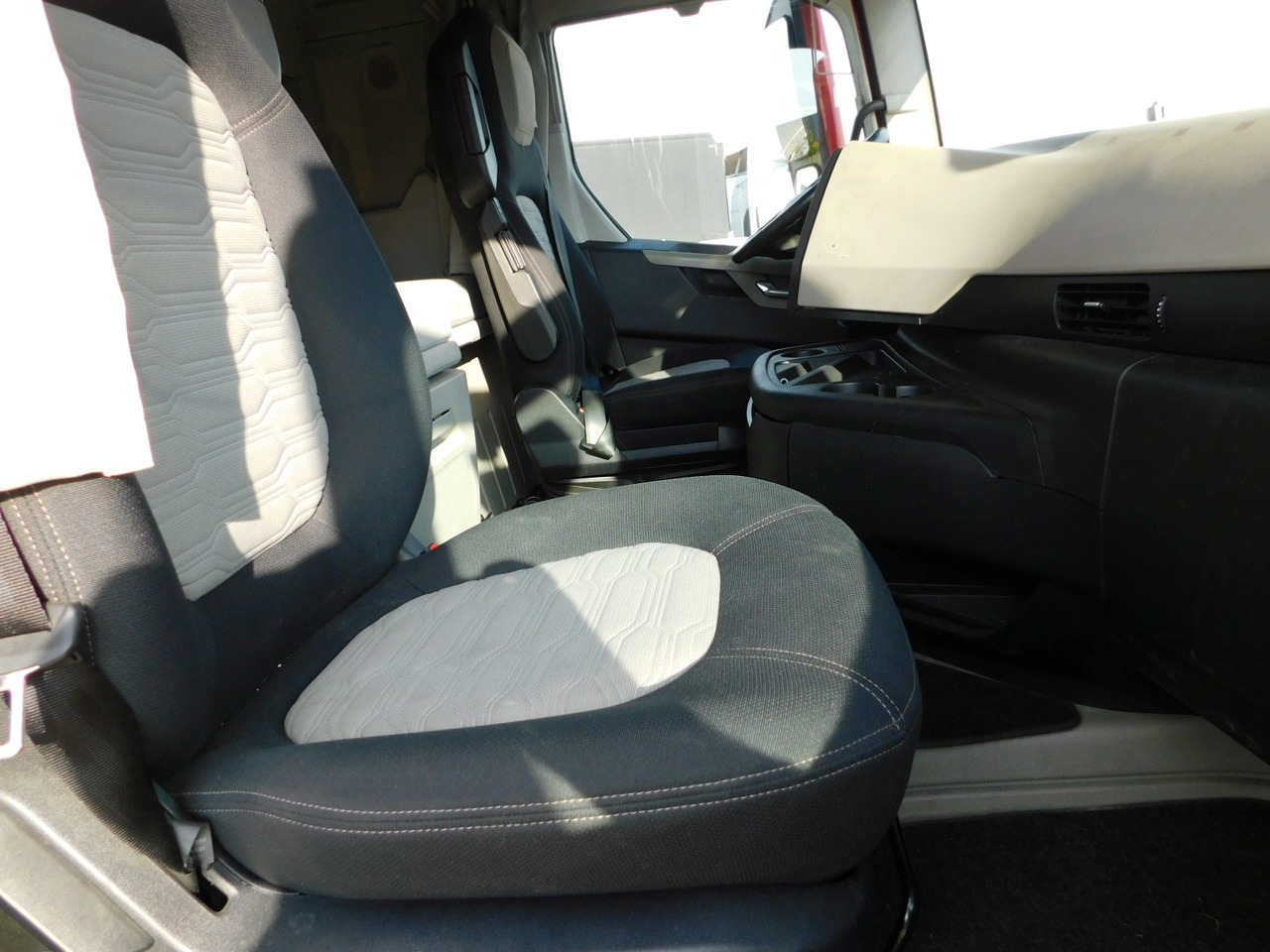 Ford F max ll 4x2 scab e6 12tx2620 - Тягач: фото 5 Ford F max ll 4x2 scab e6 12tx2620 - Тягач: фото 5