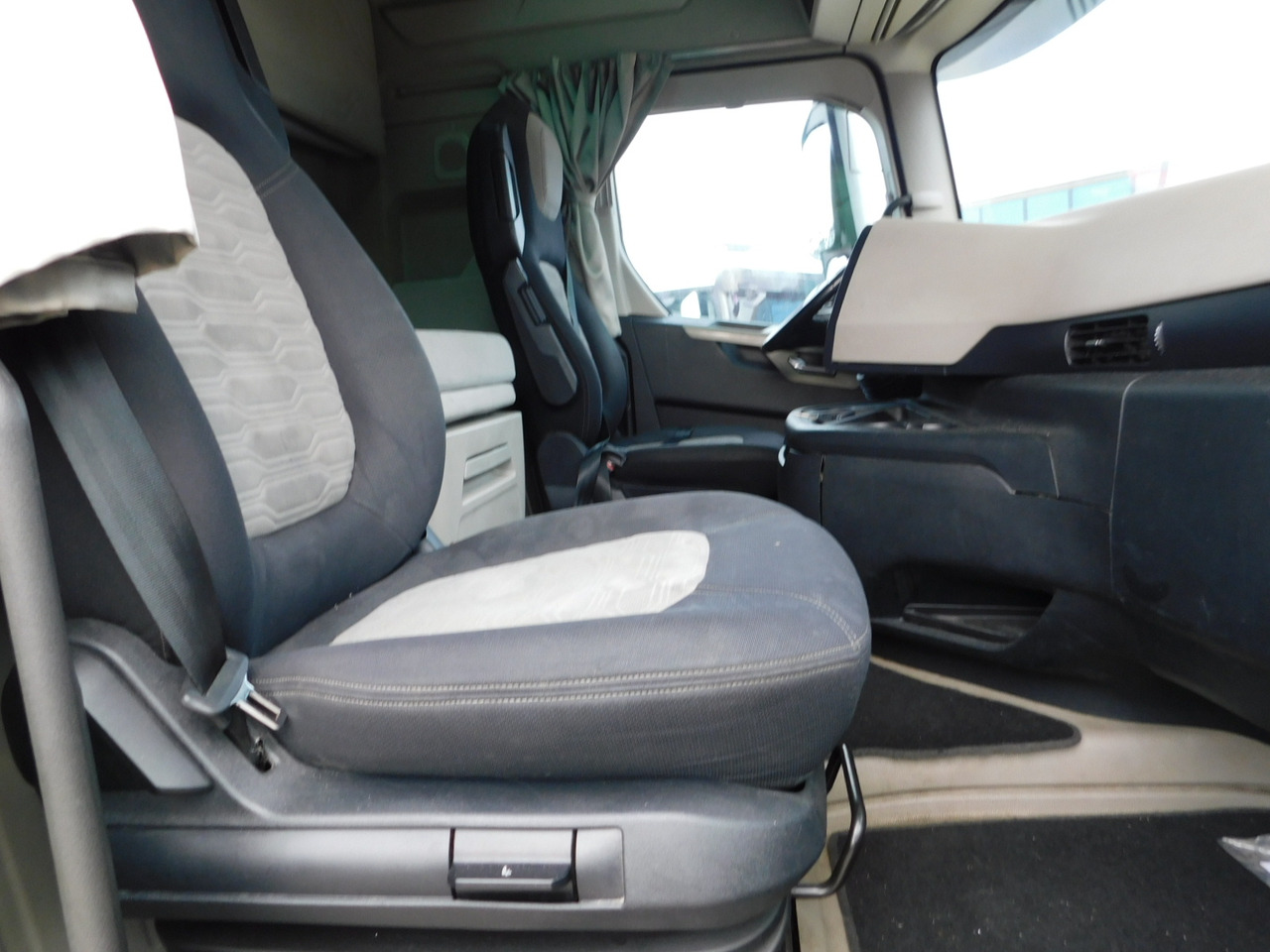 Ford F max ll 4x2 scab e6 12tx2620 - Тягач: фото 5 Ford F max ll 4x2 scab e6 12tx2620 - Тягач: фото 5