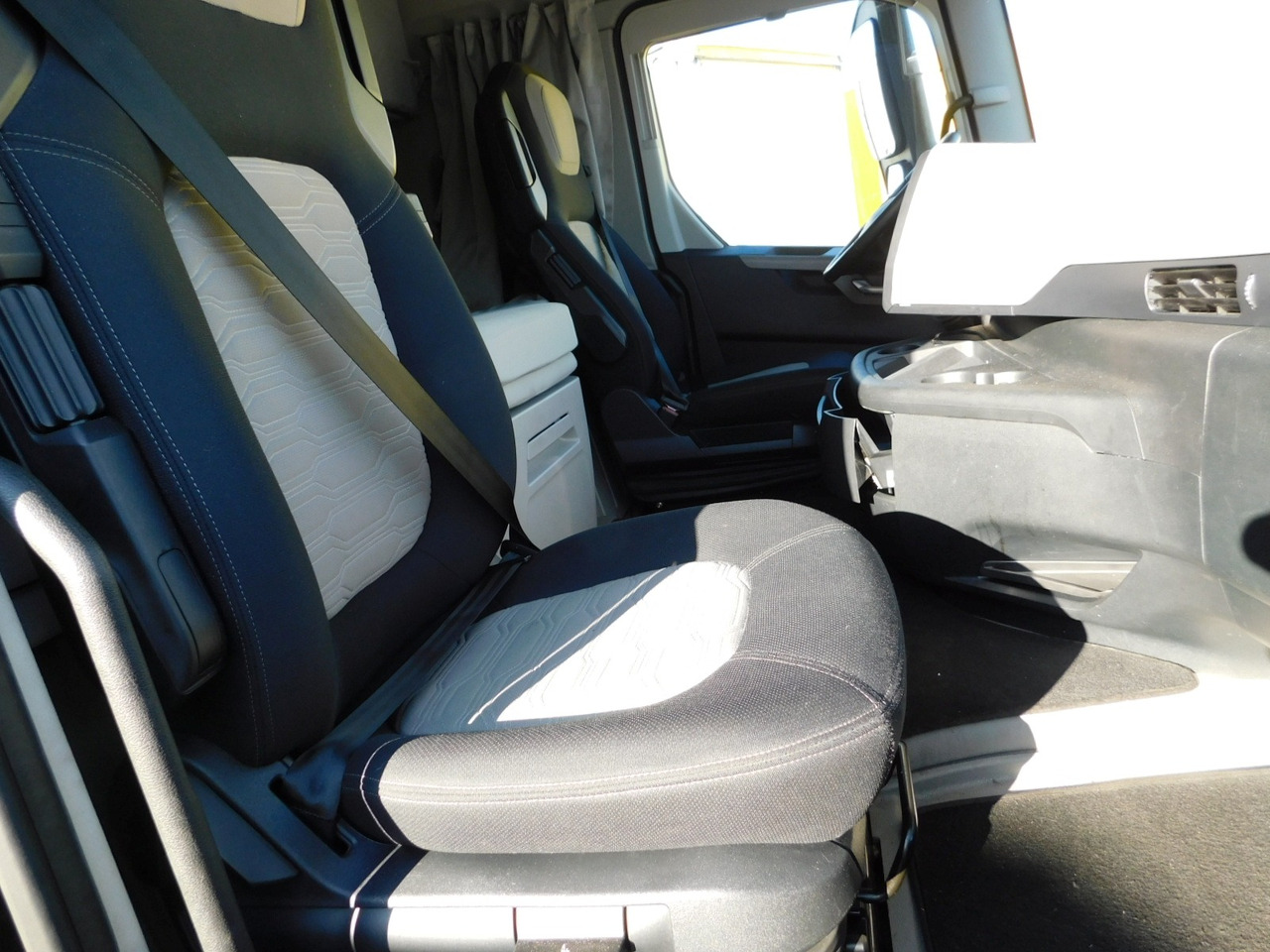 Ford F max ll 4x2 scab e6 eco 16spdamt ecotorq - Тягач: фото 5 Ford F max ll 4x2 scab e6 eco 16spdamt ecotorq - Тягач: фото 5