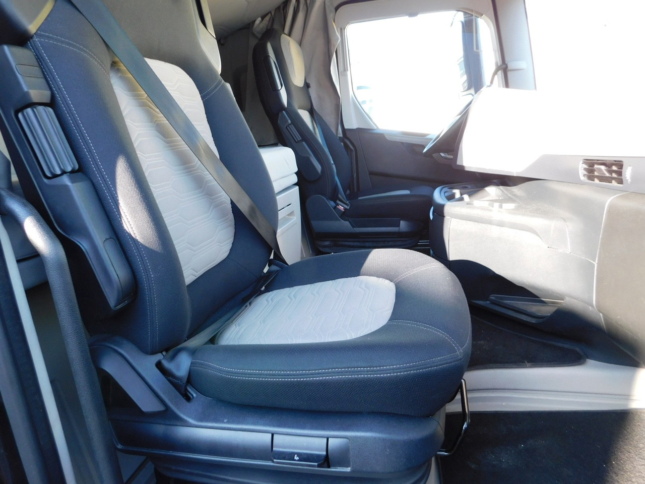 Ford F max ll 4x2 scab e6 eco 16spdamt ecotorq - Тягач: фото 5 Ford F max ll 4x2 scab e6 eco 16spdamt ecotorq - Тягач: фото 5