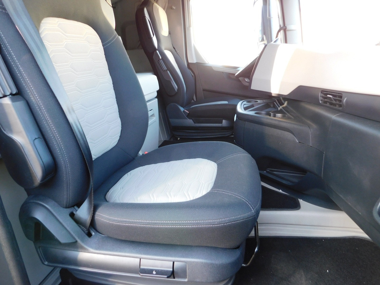 Ford F max ll 4x2 scab e6 eco 16spdamt ecotorq - Тягач: фото 5 Ford F max ll 4x2 scab e6 eco 16spdamt ecotorq - Тягач: фото 5
