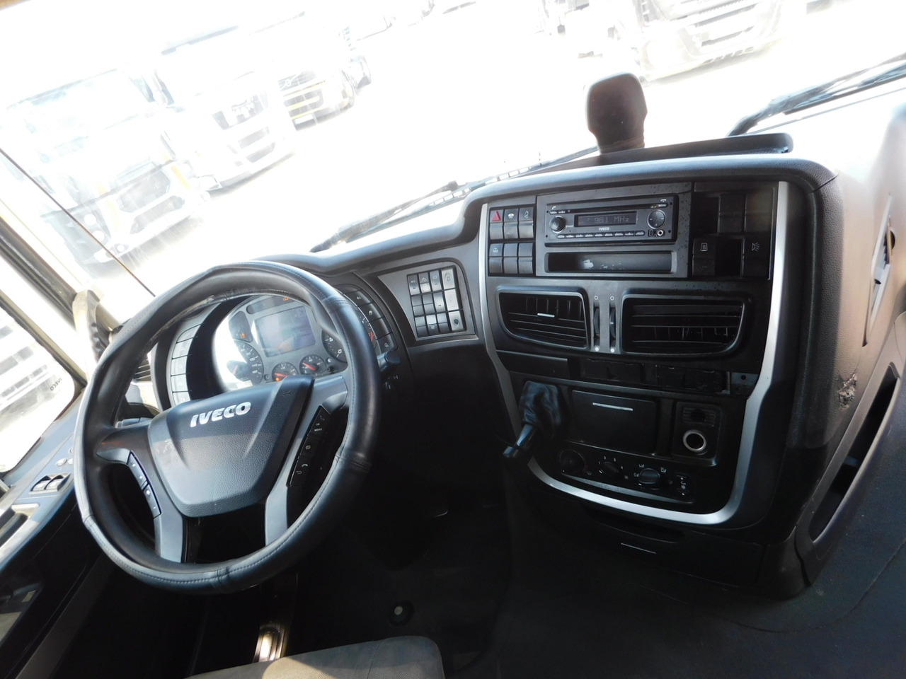 Interior photo 1: Тягач Iveco As440tp