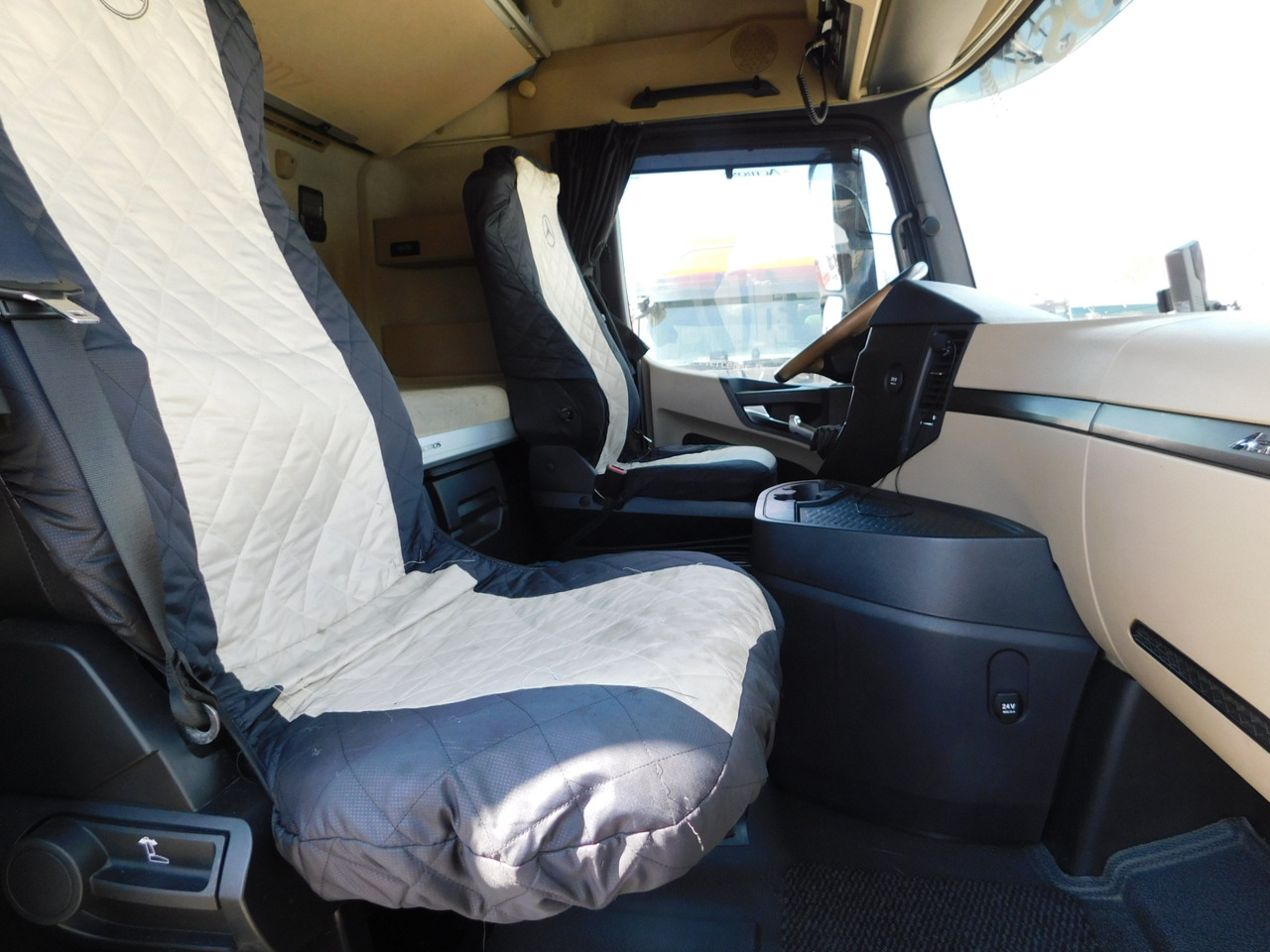 Mercedes Actros - Тягач: фото 5 Mercedes Actros - Тягач: фото 5