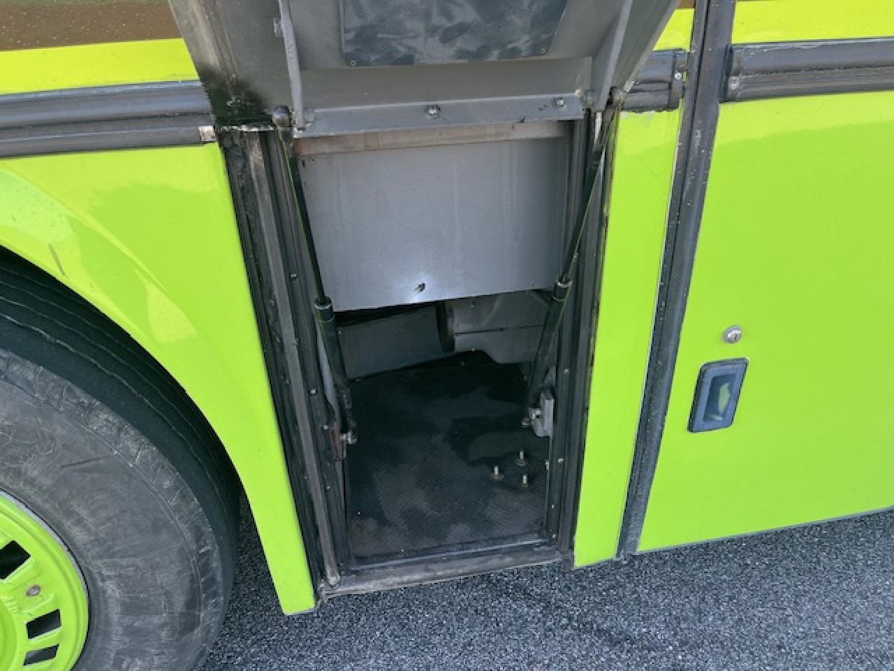 NEOPLAN N316 Ü - Koferenz-, Ausstellungsbus - Wohnmobil - Автобус: фото 4 NEOPLAN N316 Ü - Koferenz-, Ausstellungsbus - Wohnmobil - Автобус: фото 4