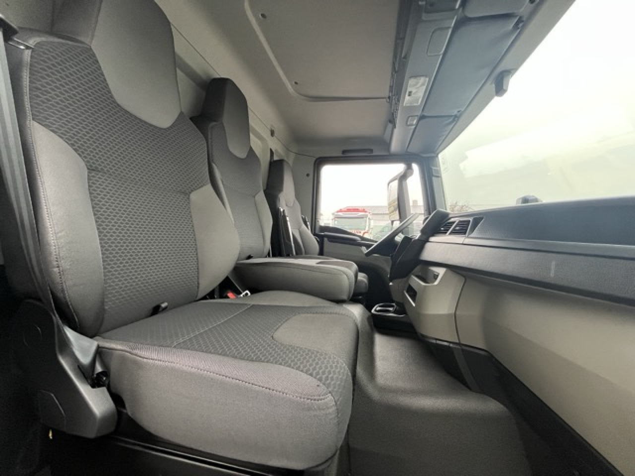 MAN TGL 12.250 4x2 BL CH Euro6 Klima AHK Luftfeder ZV - Вантажівка з закритим кузовом: фото 3 MAN TGL 12.250 4x2 BL CH Euro6 Klima AHK Luftfeder ZV - Вантажівка з закритим кузовом: фото 3