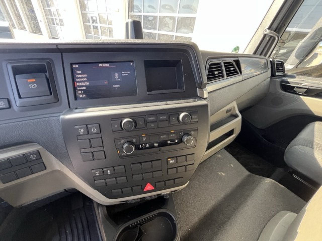 MAN TGL 12.250 4x2 BL Euro6 Klima AHK Luftfeder - Фургон з закритим кузовом: фото 5 MAN TGL 12.250 4x2 BL Euro6 Klima AHK Luftfeder - Фургон з закритим кузовом: фото 5