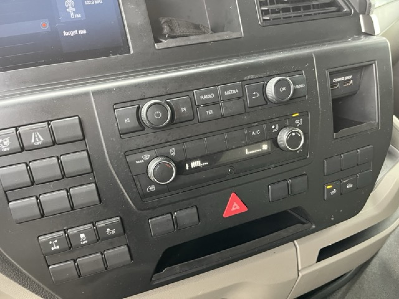 MAN TGS 26.360 6x2-4 LL Euro6 Klima AHK Luftfeder - Вантажівка шасі: фото 4 MAN TGS 26.360 6x2-4 LL Euro6 Klima AHK Luftfeder - Вантажівка шасі: фото 4