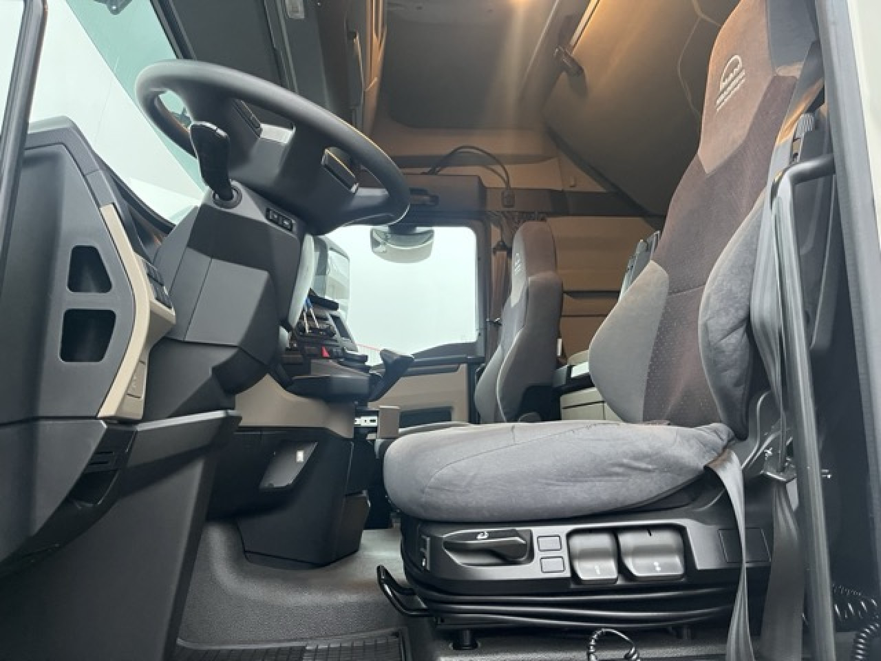 MAN TGX 18.470 4x2 BLS Euro6 Retarder Klima Luftfeder - Тягач: фото 5 MAN TGX 18.470 4x2 BLS Euro6 Retarder Klima Luftfeder - Тягач: фото 5