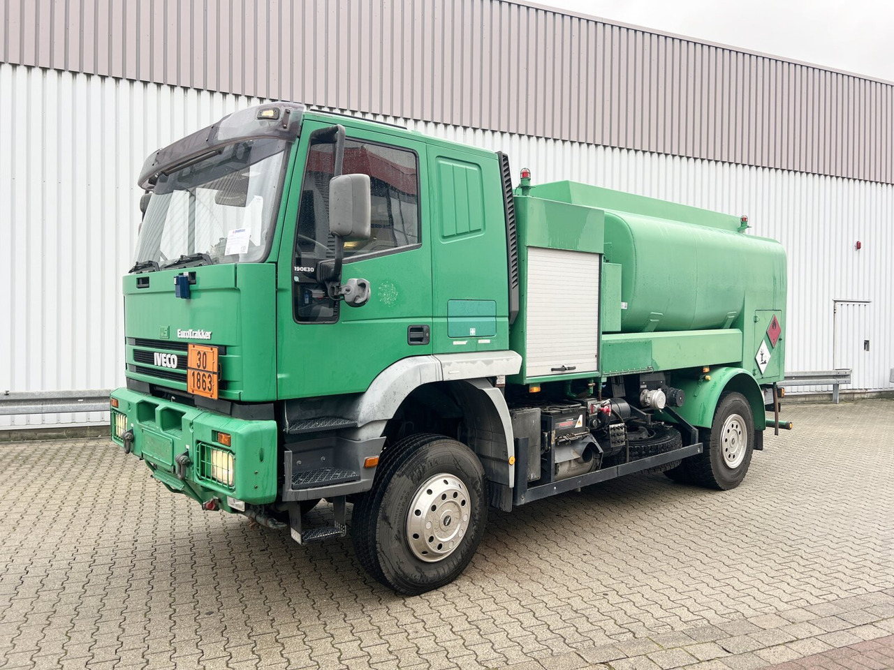190EH30 4x4 190EH30 4x4 - Вантажівка цистерна: фото 1 190EH30 4x4 190EH30 4x4 - Вантажівка цистерна: фото 1
