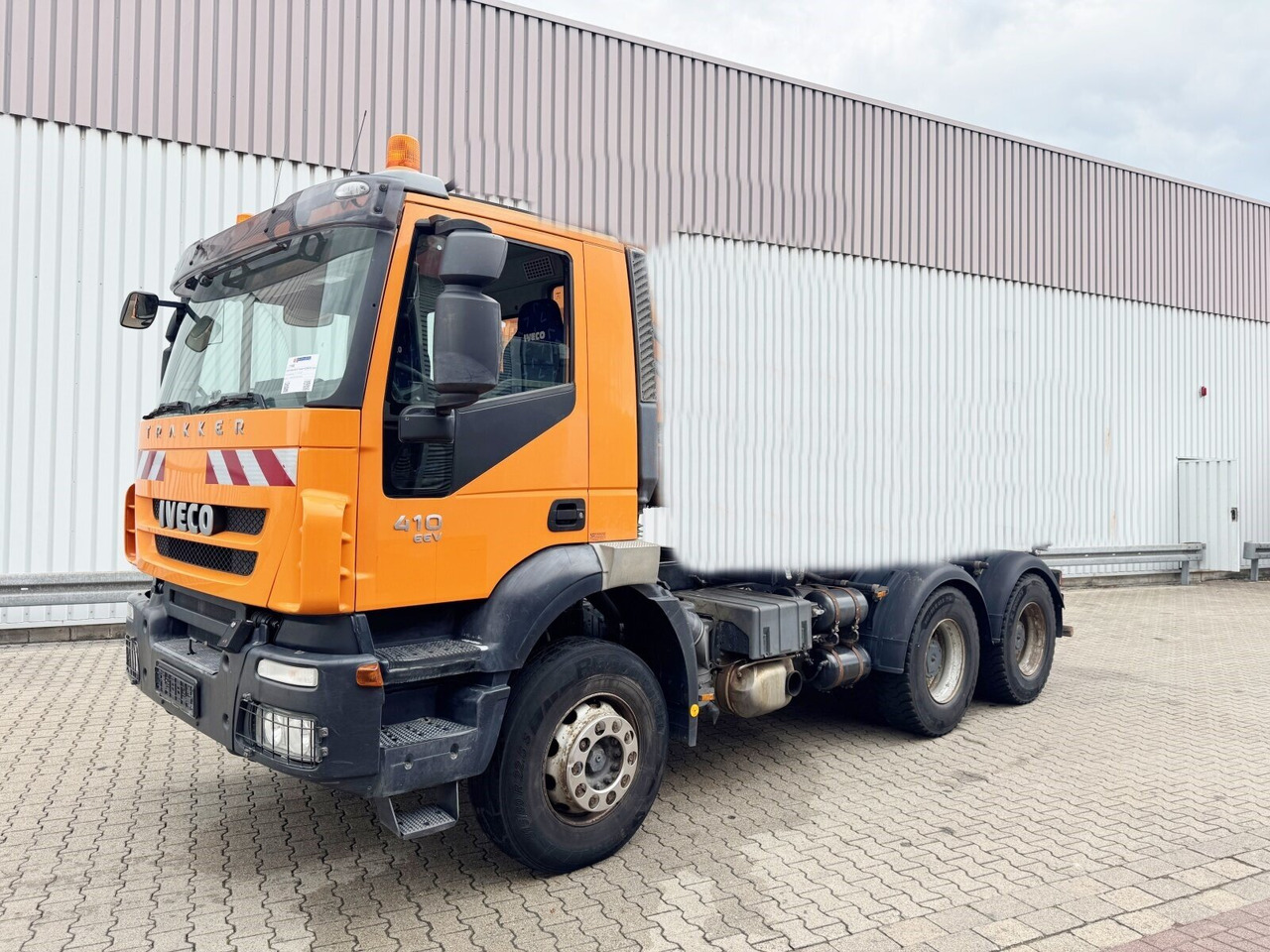 AD260T41 6x4 AD260T41 6x4, EEV - Вантажівка шасі: фото 1 AD260T41 6x4 AD260T41 6x4, EEV - Вантажівка шасі: фото 1