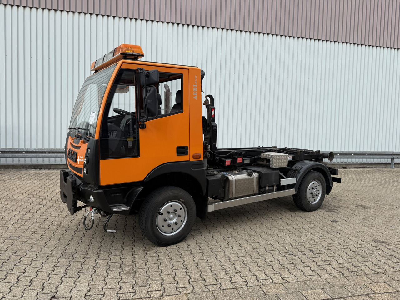 AEBI Schmidt MT750 4x4 AEBI Schmidt MT750 4x4, City-Abroller, Winterdienstausstattung, 2x AHK - Гаковий мультиліфт вантажівка: фото 1 AEBI Schmidt MT750 4x4 AEBI Schmidt MT750 4x4, City-Abroller, Winterdienstausstattung, 2x AHK - Гаковий мультиліфт вантажівка: фото 1