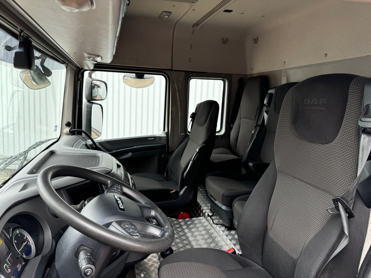 DAF XF 410 FA 4x2 XF 410 FA 4x2, Fahrschule, 2x AHK, 6 Sitze - Бортова вантажівка/ Платформа: фото 3 DAF XF 410 FA 4x2 XF 410 FA 4x2, Fahrschule, 2x AHK, 6 Sitze - Бортова вантажівка/ Платформа: фото 3
