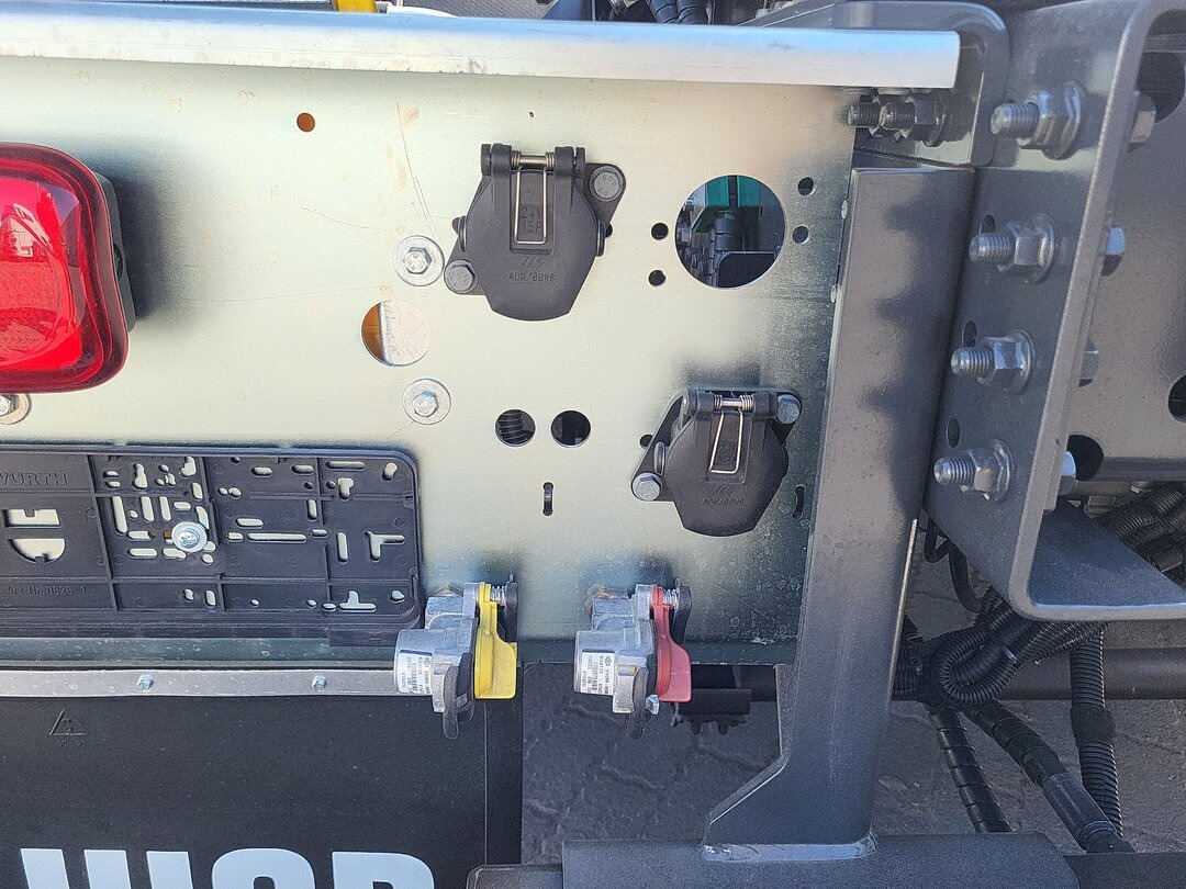 Euro Cargo 180E320 4x2 Euro Cargo 180E320 4x2, HIAB Abroller - Гаковий мультиліфт вантажівка: фото 5 Euro Cargo 180E320 4x2 Euro Cargo 180E320 4x2, HIAB Abroller - Гаковий мультиліфт вантажівка: фото 5