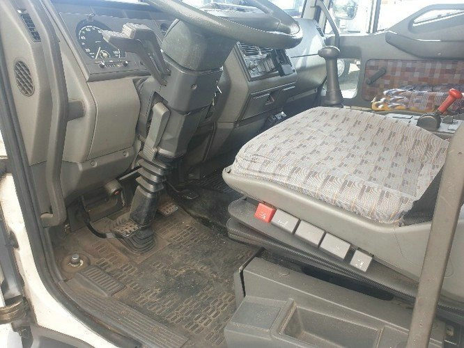 Euro Cargo ML 75E14 4x2 Euro Cargo ML 75E14 4x2 Getränkewagen, 6-Zylinder-Motor - Вантажівка з закритим кузовом: фото 2 Euro Cargo ML 75E14 4x2 Euro Cargo ML 75E14 4x2 Getränkewagen, 6-Zylinder-Motor - Вантажівка з закритим кузовом: фото 2