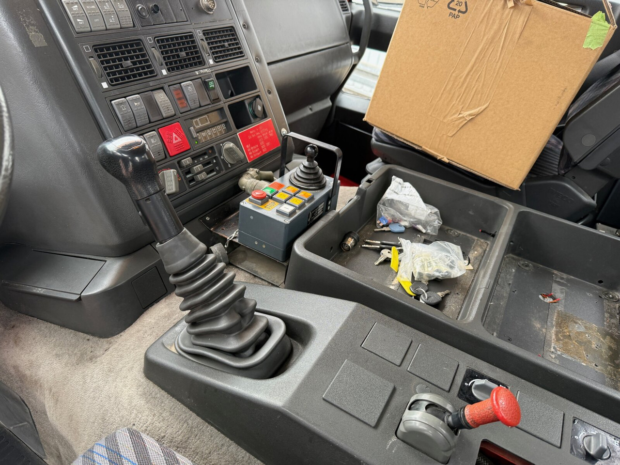 EuroTech 240E38 6x2-4 EuroTech 240E38 6x2-4, Lift-/Lenkachse, Seilwinde, Kran Hiab 100 - Гаковий мультиліфт вантажівка, Вантажівка з маніпулятором: фото 5 EuroTech 240E38 6x2-4 EuroTech 240E38 6x2-4, Lift-/Lenkachse, Seilwinde, Kran Hiab 100 - Гаковий мультиліфт вантажівка, Вантажівка з маніпулятором: фото 5