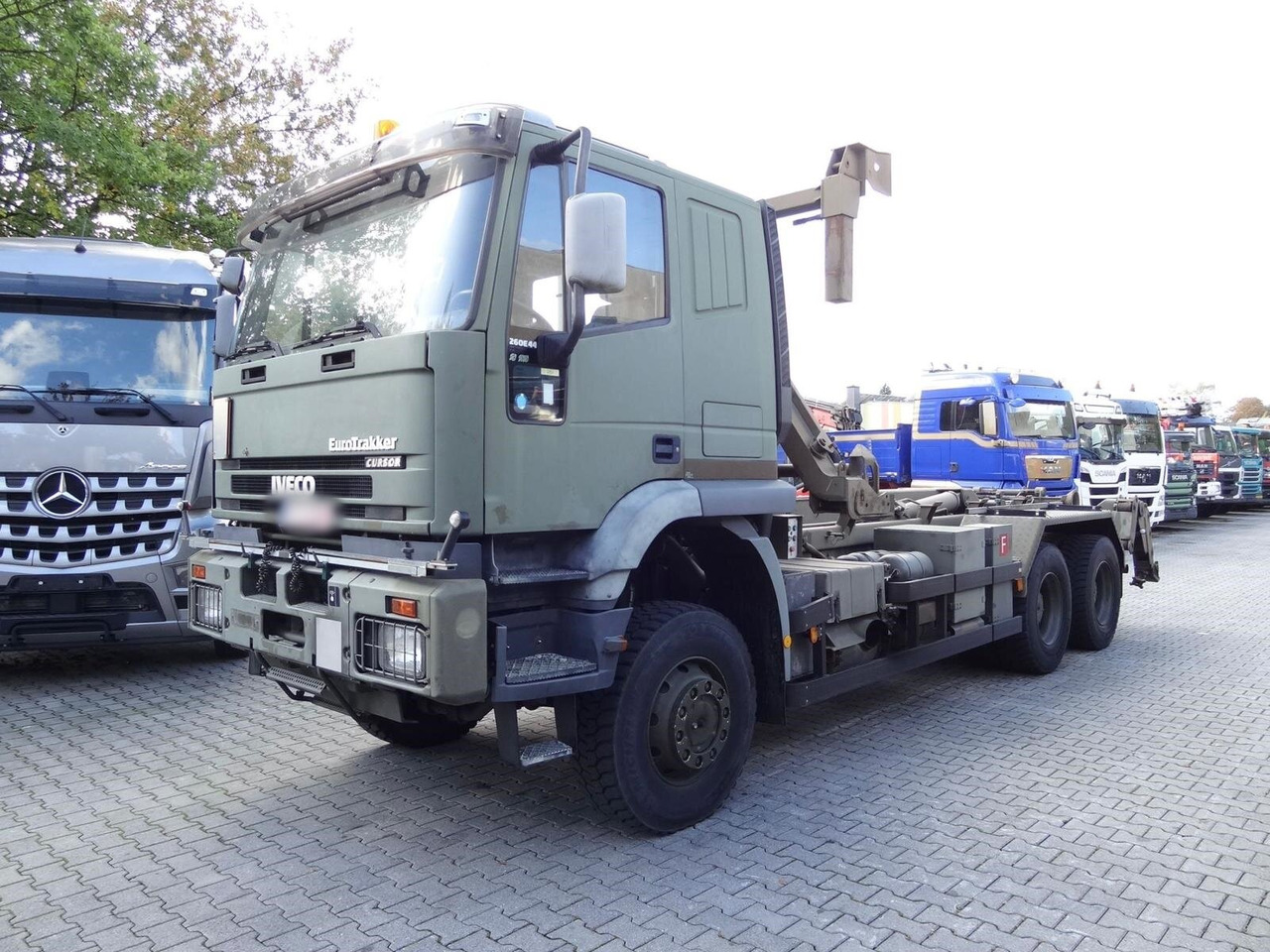 EuroTrakker 260E44W 6X6 EuroTrakker 260E44W 6X6, Retarder, ADR - Гаковий мультиліфт вантажівка: фото 1 EuroTrakker 260E44W 6X6 EuroTrakker 260E44W 6X6, Retarder, ADR - Гаковий мультиліфт вантажівка: фото 1