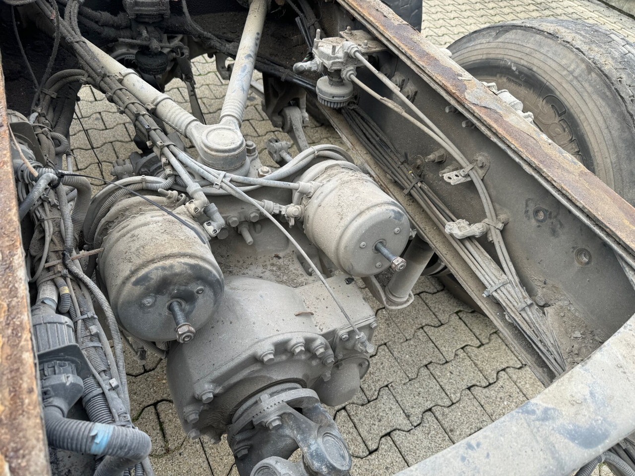 Самоскид вантажівка FM 380 6x4 R mit Brandschaden FM 380 6x4 R mit Brandschaden: фото 11