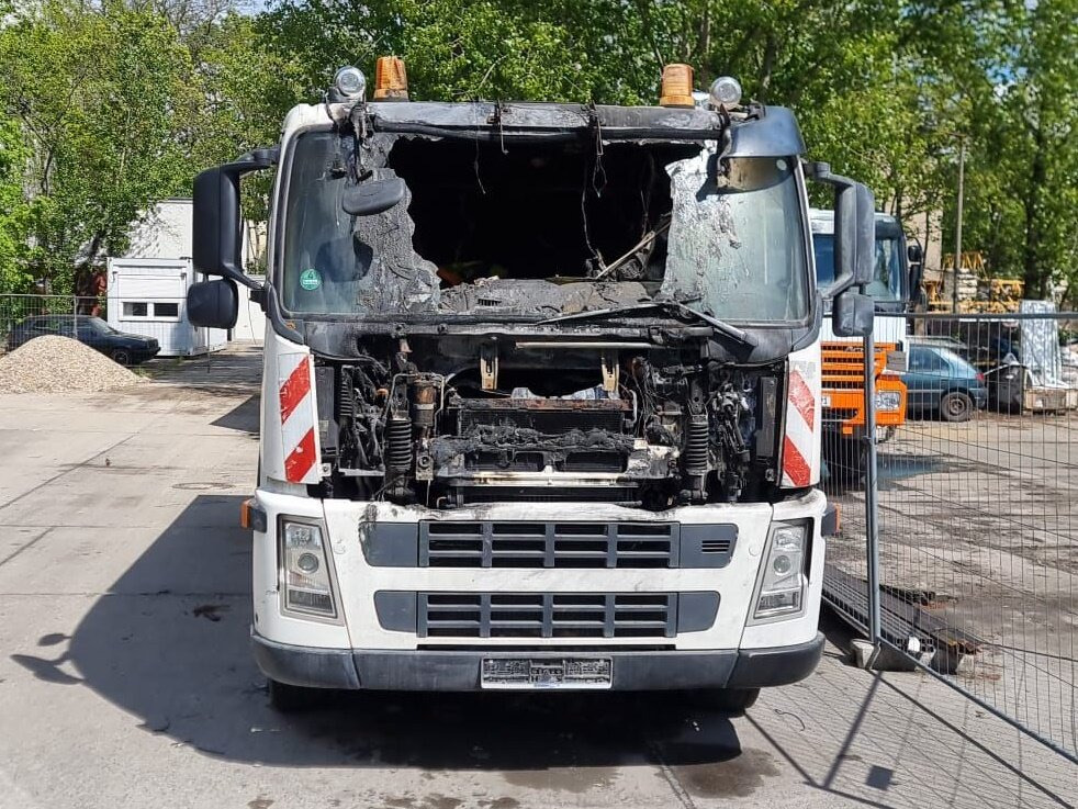 Самоскид вантажівка FM 380 6x4 R mit Brandschaden FM 380 6x4 R mit Brandschaden: фото 6