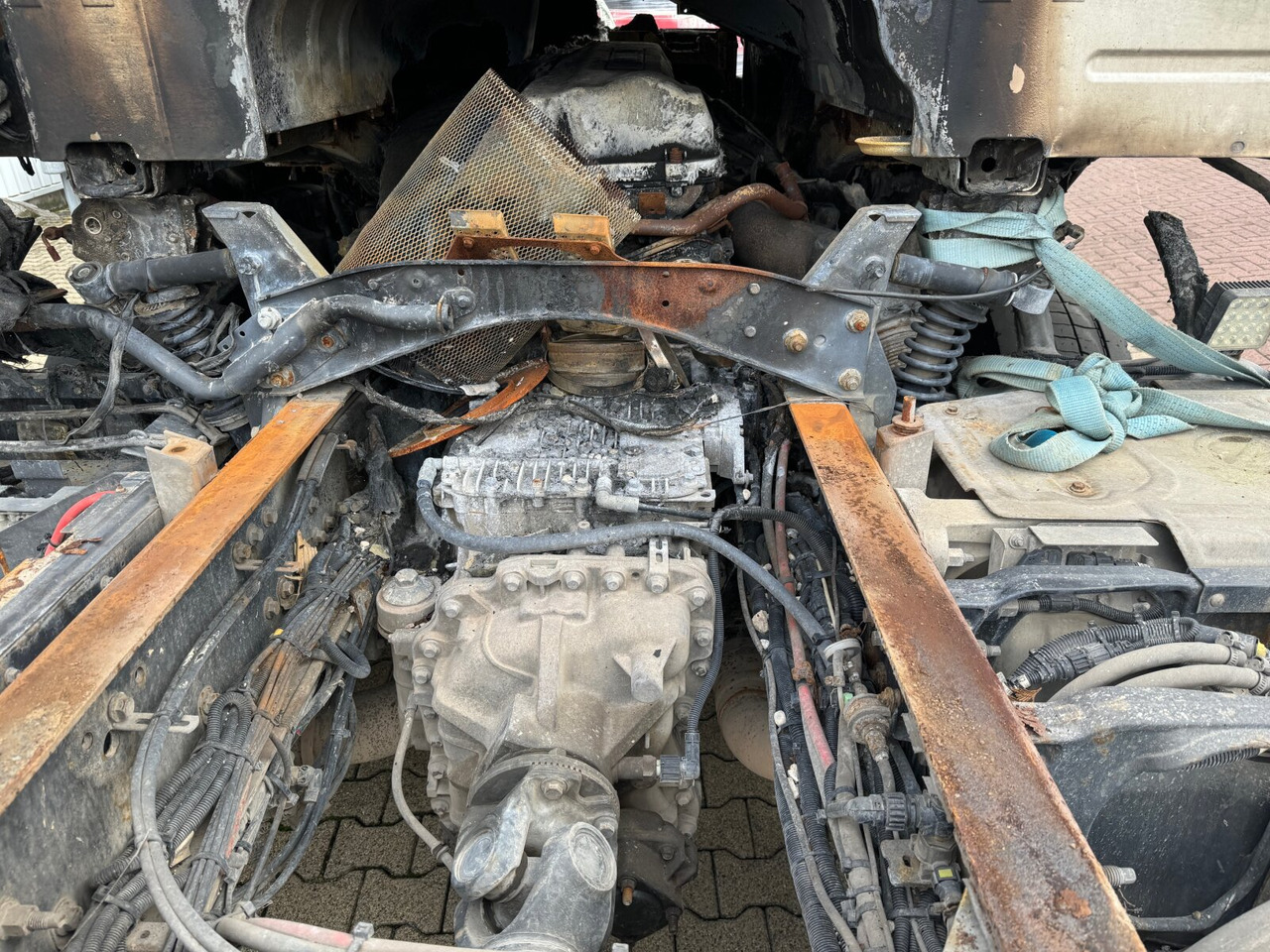 Самоскид вантажівка FM 380 6x4 R mit Brandschaden FM 380 6x4 R mit Brandschaden: фото 10