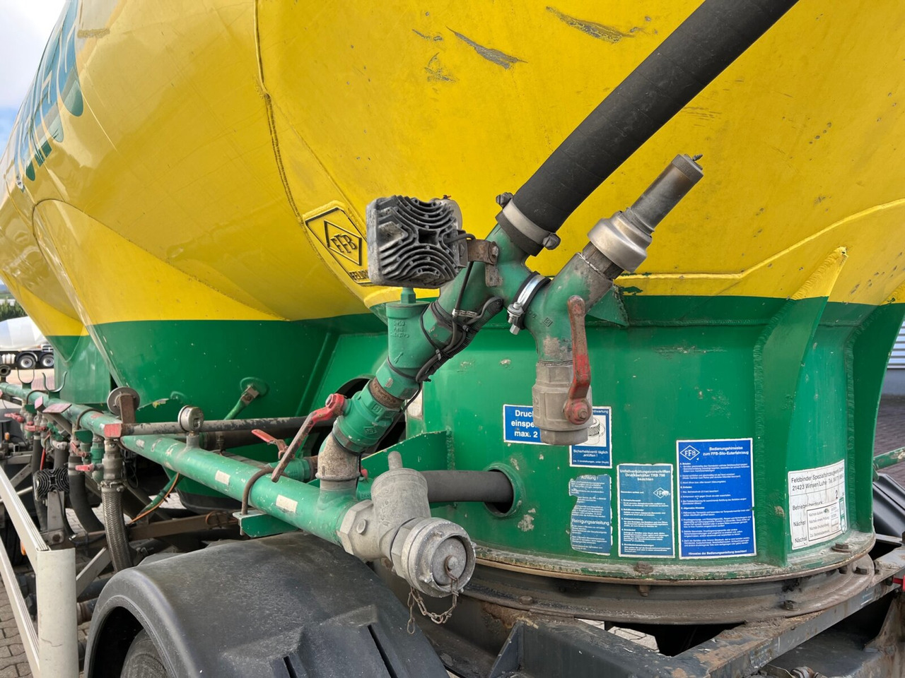 Feldbinder EUT 31.2 Silo-Anhänger EUT 31.2 Silo-Anhänger, ca. 31m³, 4x Domdeckel - Причіп цистерна: фото 3 Feldbinder EUT 31.2 Silo-Anhänger EUT 31.2 Silo-Anhänger, ca. 31m³, 4x Domdeckel - Причіп цистерна: фото 3