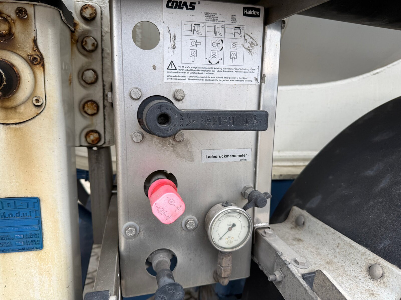 Feldbinder EUT 38.3-3 EUT 38.3-3, Liftachse, 3 Kammern, ca. 38.000l - Напівпричіп цистерна для сипучих вантажів: фото 4 Feldbinder EUT 38.3-3 EUT 38.3-3, Liftachse, 3 Kammern, ca. 38.000l - Напівпричіп цистерна для сипучих вантажів: фото 4