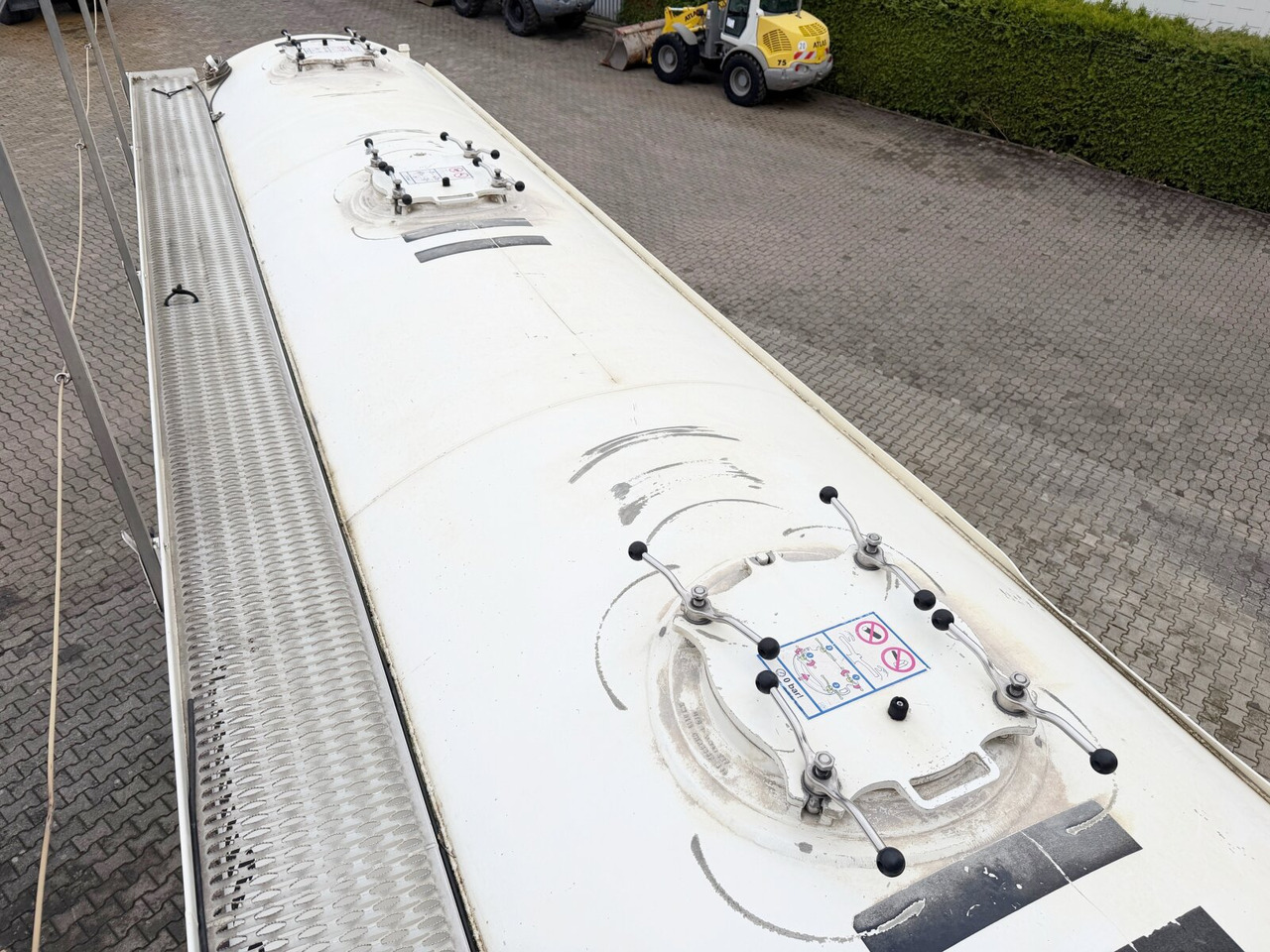 Feldbinder EUT 38.3-3 EUT 38.3-3, Liftachse, 3 Kammern, ca. 38.000l - Напівпричіп цистерна для сипучих вантажів: фото 3 Feldbinder EUT 38.3-3 EUT 38.3-3, Liftachse, 3 Kammern, ca. 38.000l - Напівпричіп цистерна для сипучих вантажів: фото 3