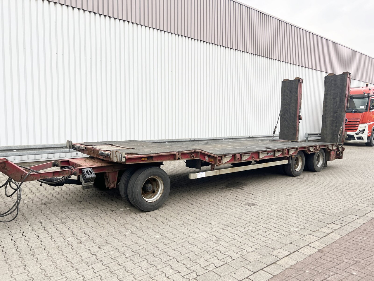 Goldhofer TU 3-24/80 TU 3-24/80, hydr. Rampen, Verbr. auf 3m - Низькорамна платформа причіп: фото 1 Goldhofer TU 3-24/80 TU 3-24/80, hydr. Rampen, Verbr. auf 3m - Низькорамна платформа причіп: фото 1